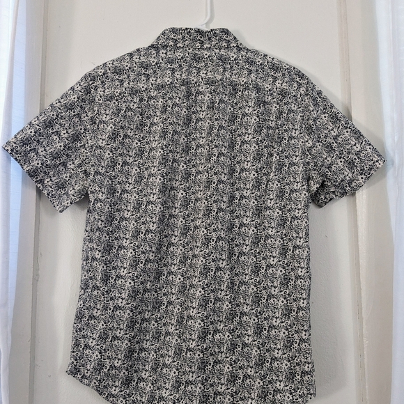 Goodfellow & Co Black and White Floral Pattern Button Up - Picture 3 of 3